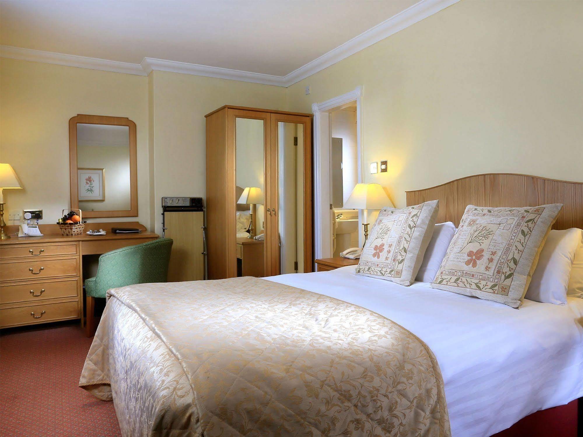 The Lymm Hotel Extérieur photo