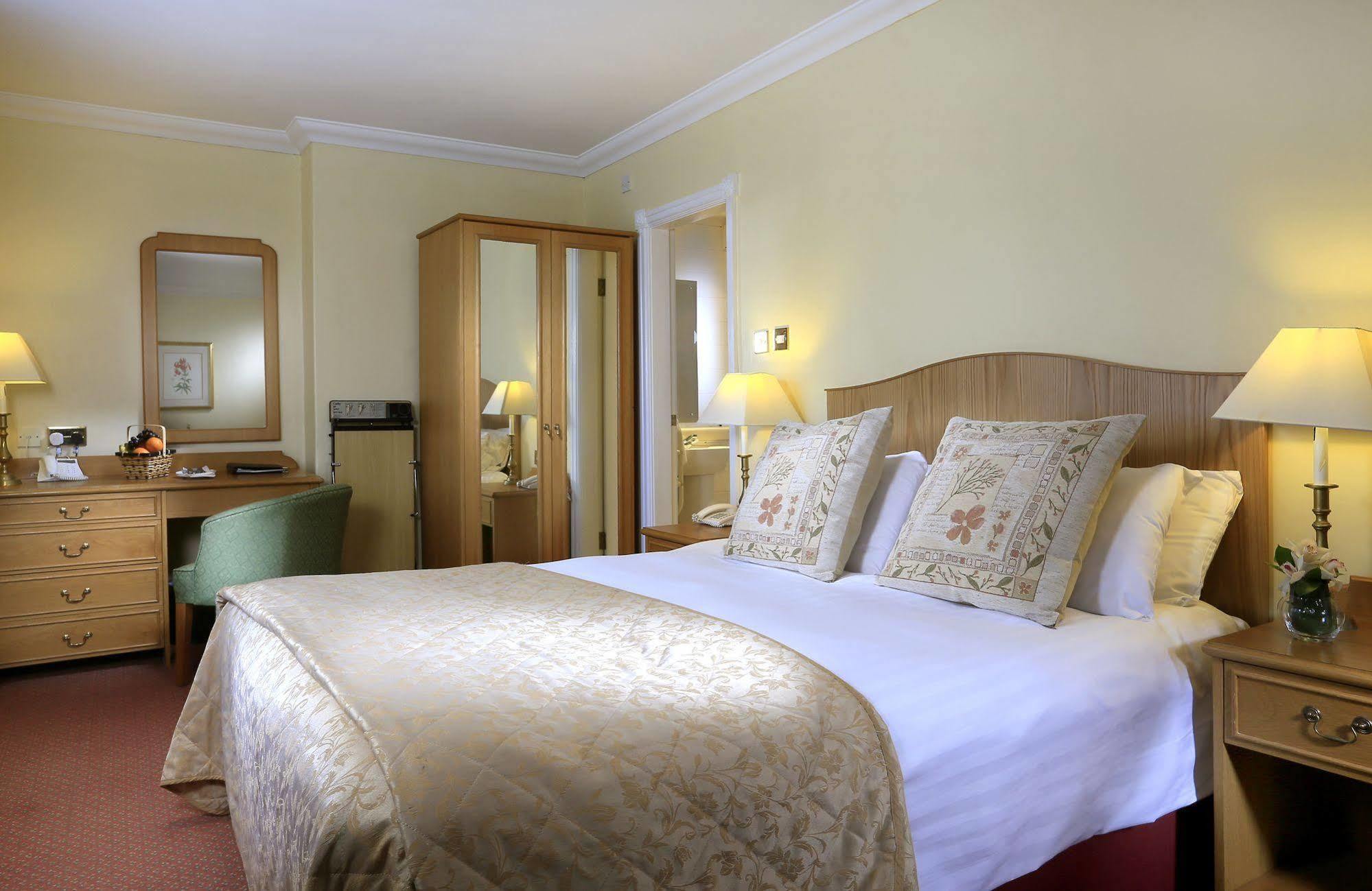 The Lymm Hotel Extérieur photo