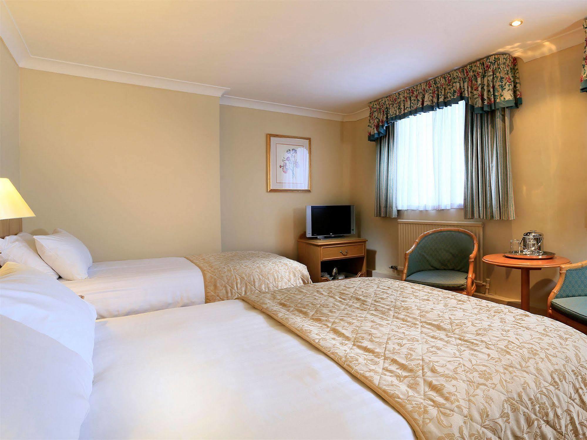 The Lymm Hotel Extérieur photo